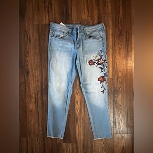 Universal Thread Mid Rise Embroidered Jeans 16